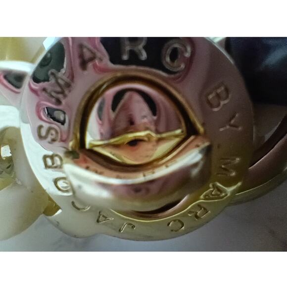 MARC BY MARC JACOBS Katie Turnlock Chunky Silicone Bracelet - Picture 3 of 4